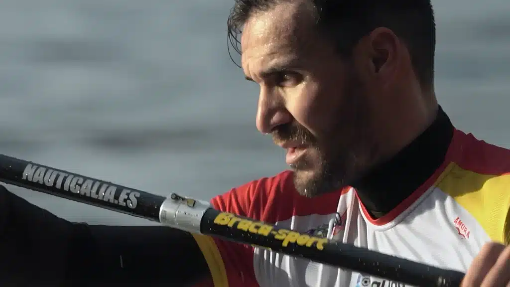 Saúl Craviotto compitiendo en piragüismo, campeón olímpico